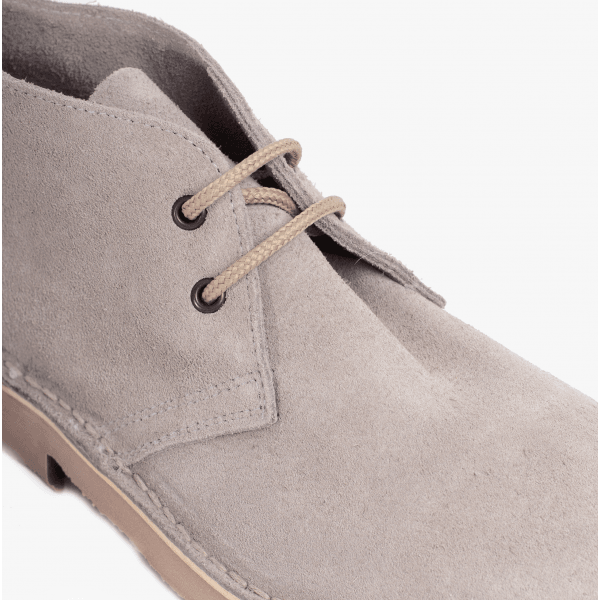 Roamers ROUND TOE Unisex Desert Boots in Grey, close-up of the laces and suede