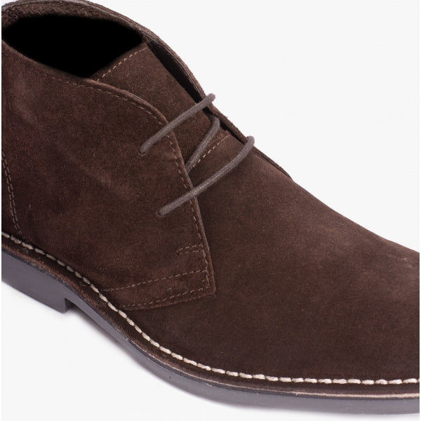 Roamers MARCO Mens Desert Boots in Dark Brown, close-up of the laces and sole stitching