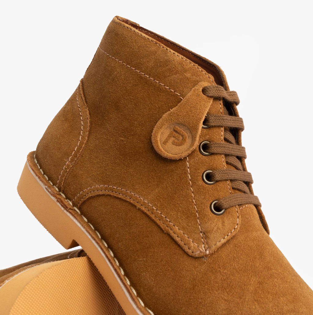 Popps RANGER Mens Desert Boots in Cognac, close-up of the lacing and side tab
