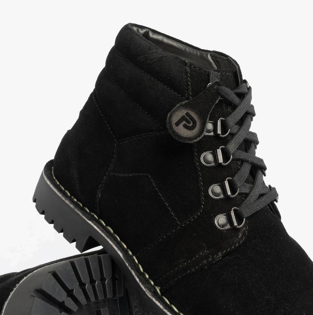 Popps TROOPER Mens Desert Boots in Black, close-up of the lace hooks, eyelets and chunky sole