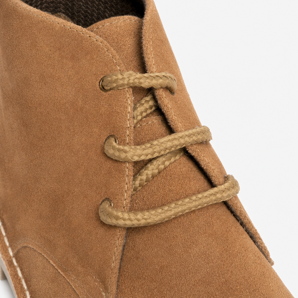 Roamers LEONARD Mens Desert Boots in Sand, close-up of the suede lacing detail