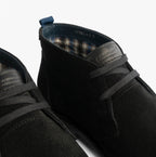 Roamers JACOB Mens Desert Boots in Black, close-up of the laces and checked lining